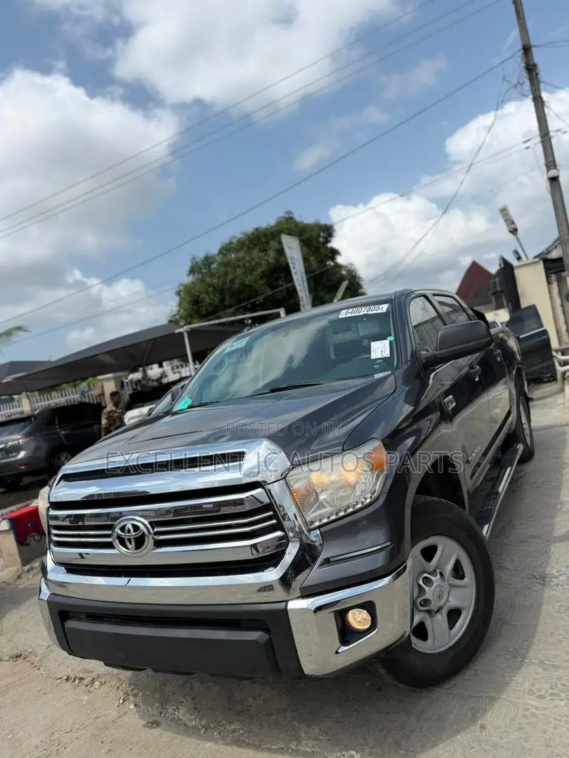 Toyota Tundra SR 5.7L V8 4x4 Double Cab 6.6 ft. box 145.7 in. WB 2016