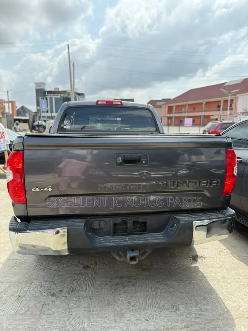 Toyota Tundra SR 5.7L V8 4x4 Double Cab 6.6 ft. box 145.7 in. WB 2016
