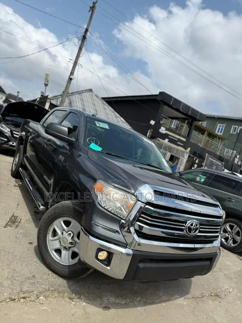 Toyota Tundra SR 5.7L V8 4x4 Double Cab 6.6 ft. box 145.7 in. WB 2016