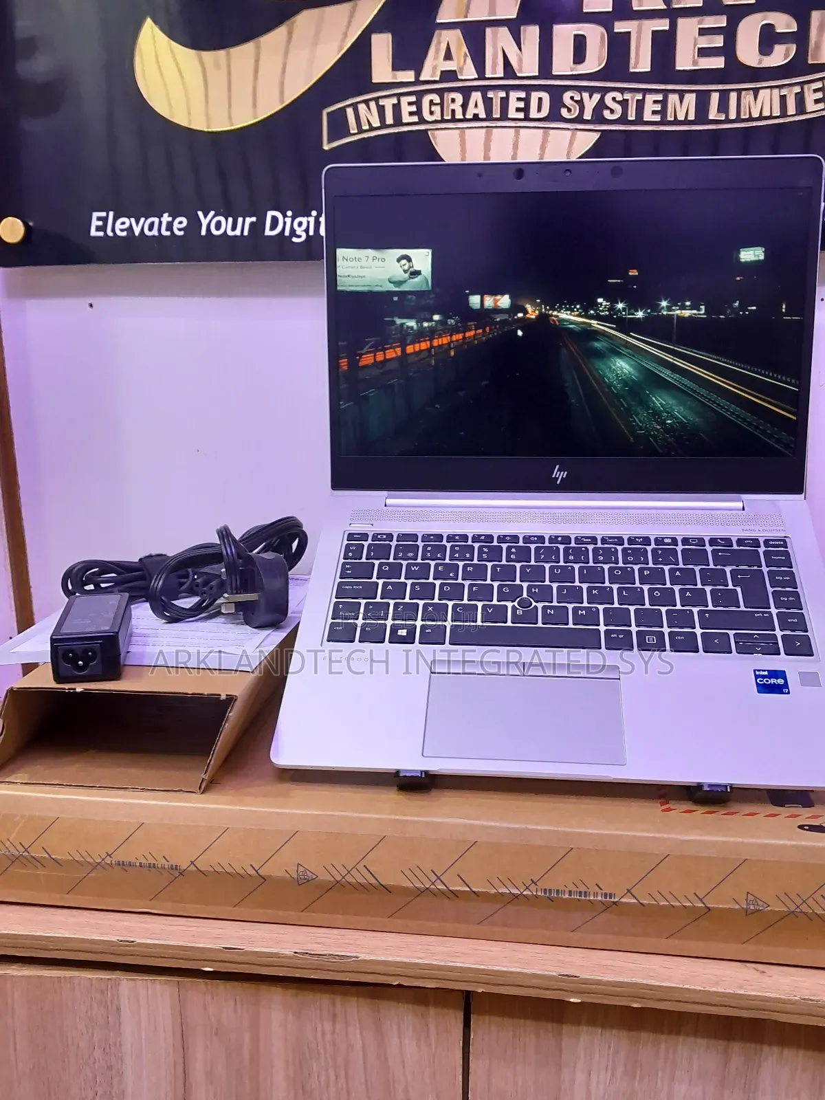 New Laptop HP EliteBook 8560P 8GB Intel Core I7 SSD 256GB