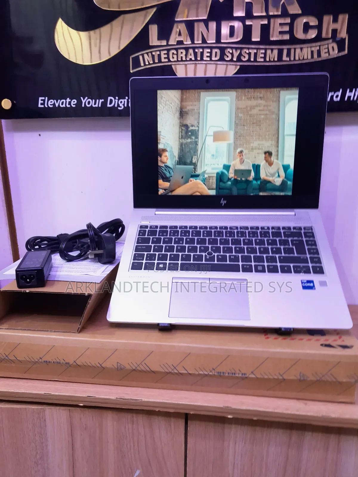 New Laptop HP EliteBook 8560P 8GB Intel Core I7 SSD 256GB
