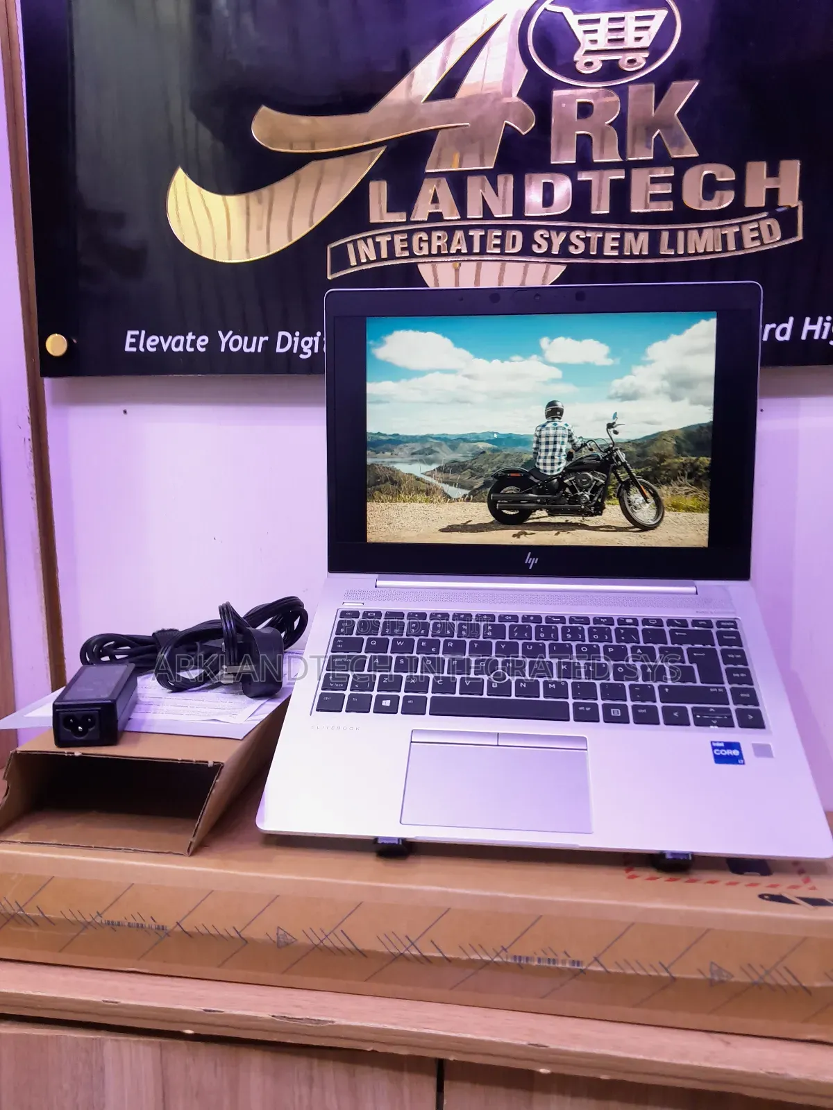 New Laptop HP EliteBook 8560P 8GB Intel Core I7 SSD 256GB