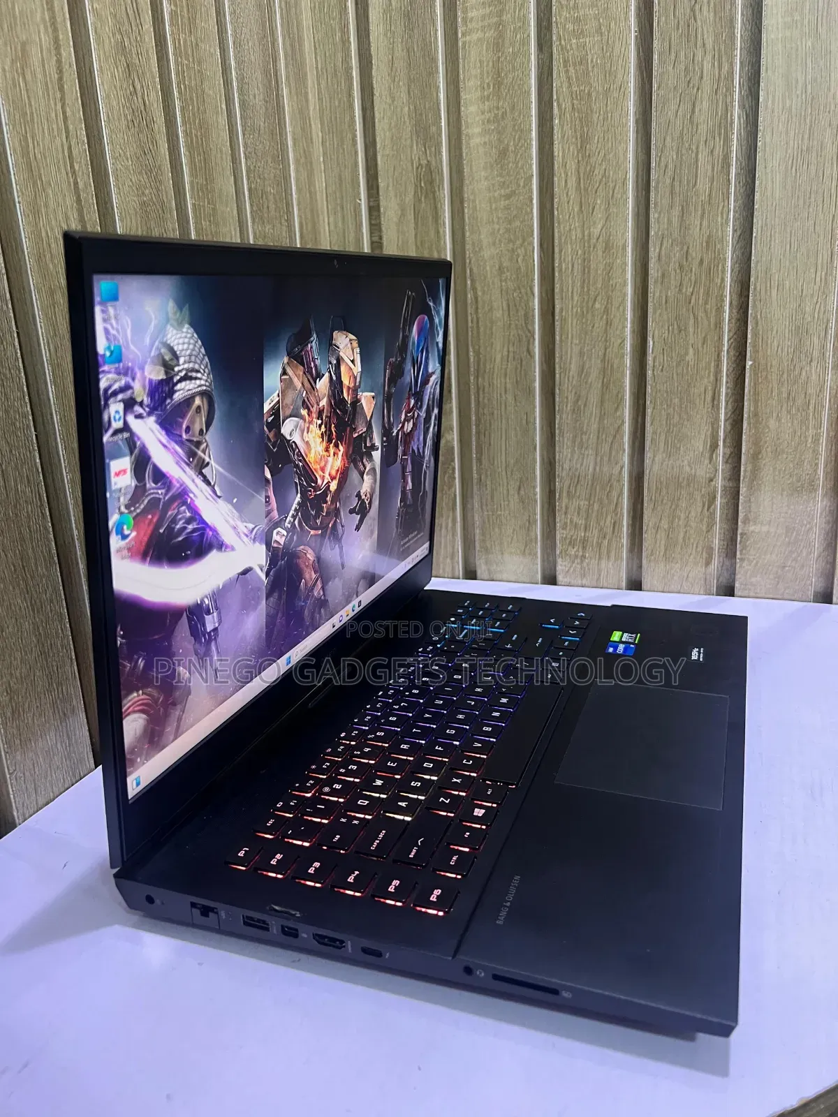 Laptop HP Omen 17-An188nr 16GB Intel Core I7 SSD 512GB