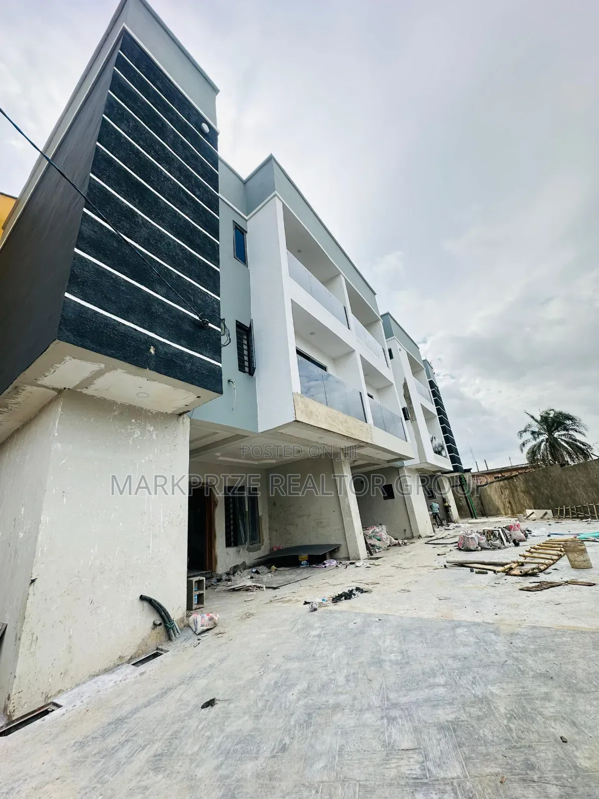 4bdrm Duplex in Ikeja for sale