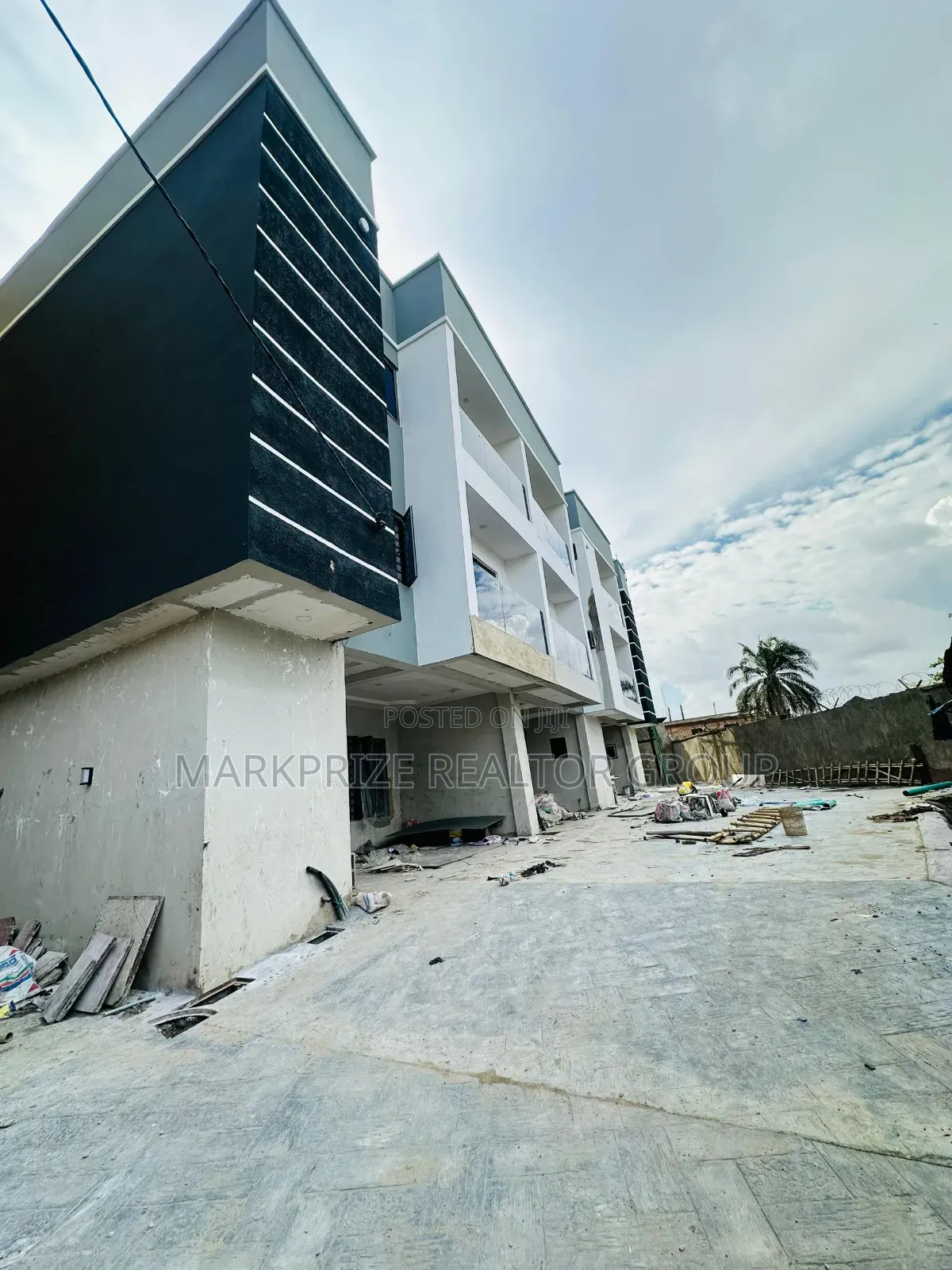 4bdrm Duplex in Ikeja for sale