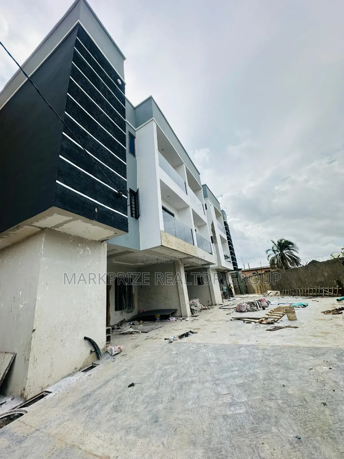 4bdrm Duplex in Ikeja for sale