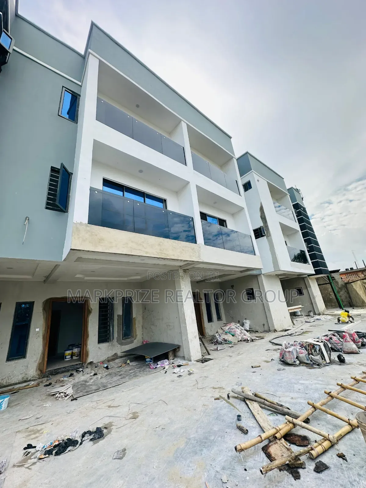 4bdrm Duplex in Ikeja for sale