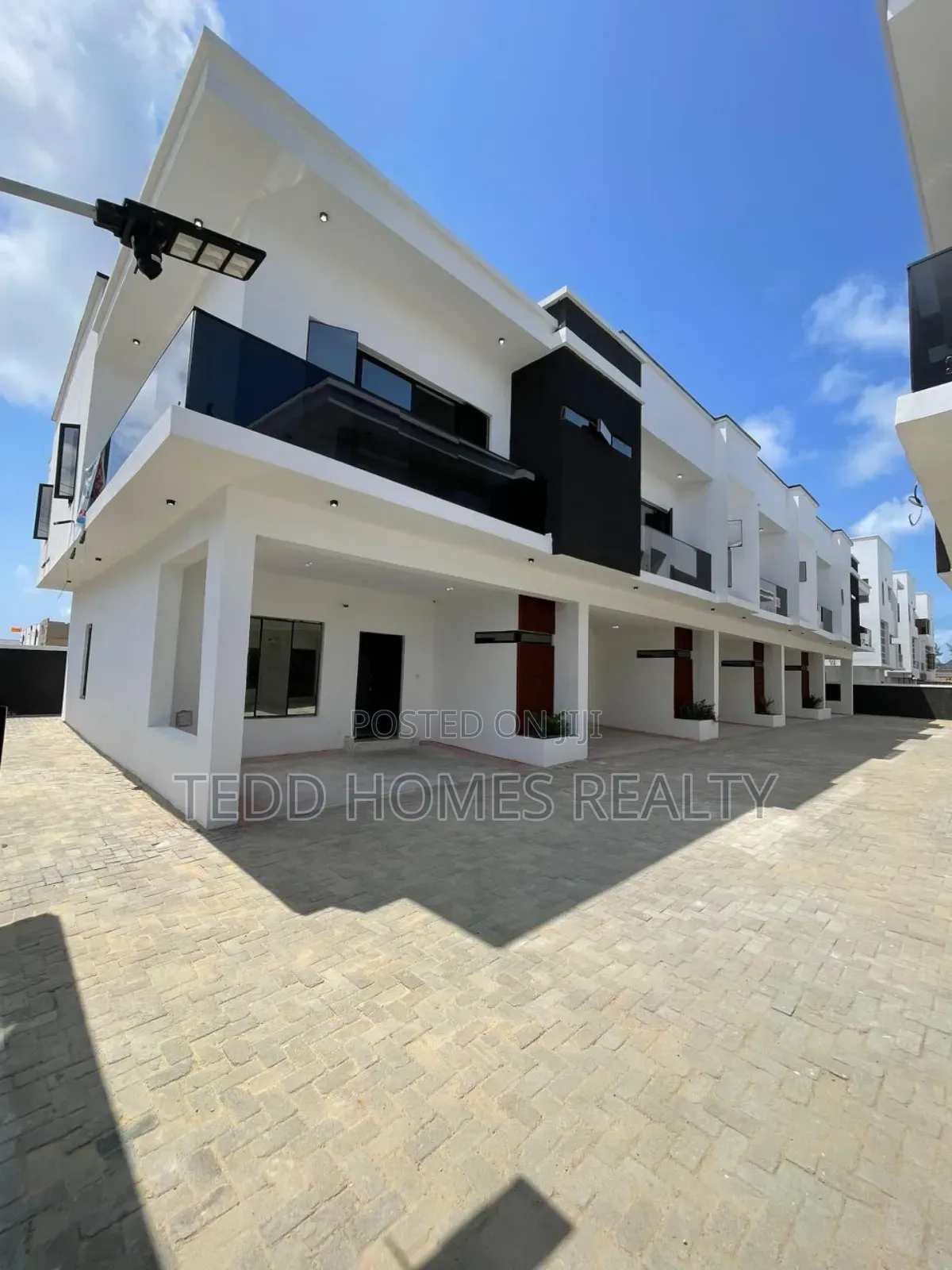 4bdrm Townhouse/Terrace in Ikota for sale