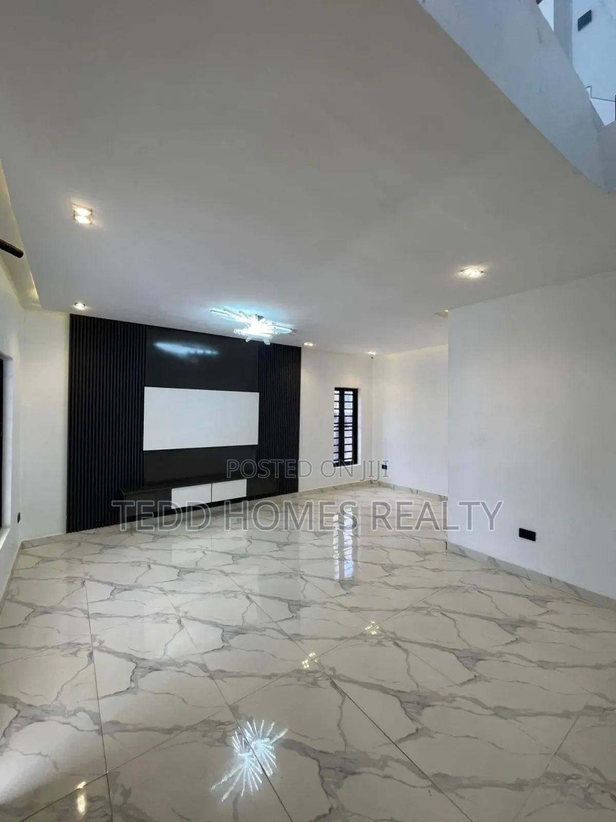 4bdrm Townhouse/Terrace in Ikota for sale