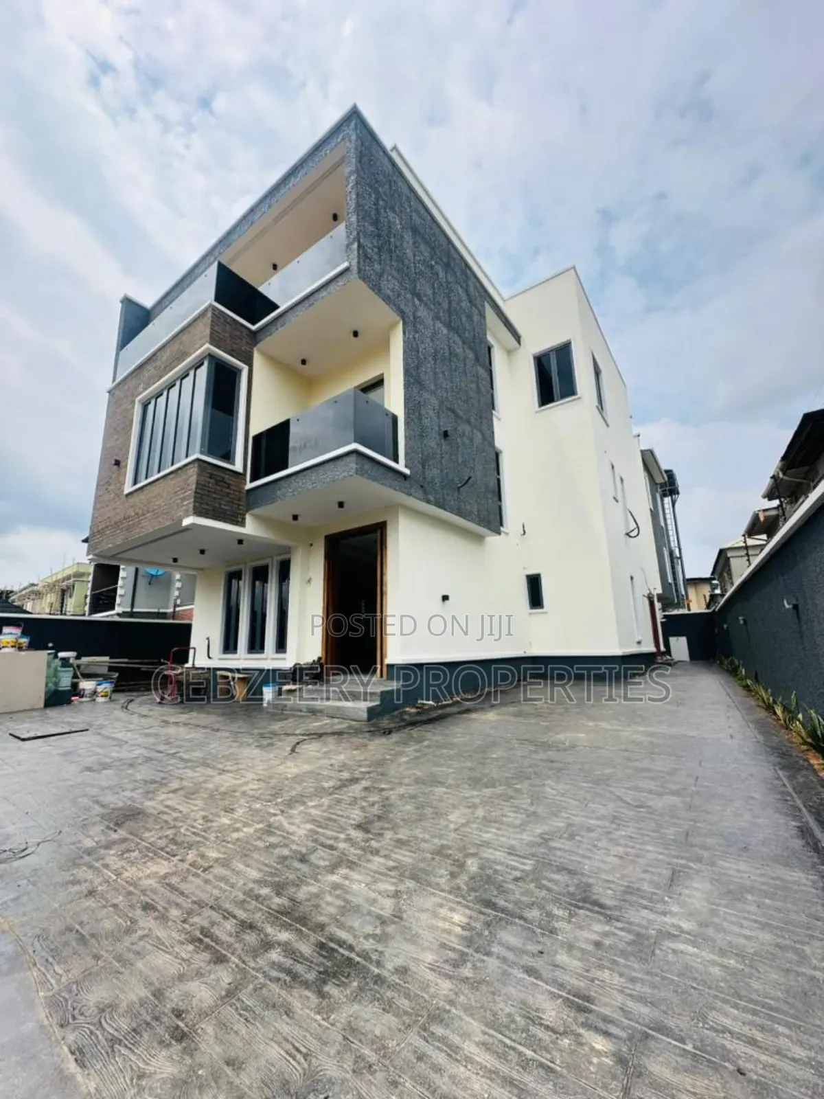 5bdrm Duplex in Adeniyi Jones for sale