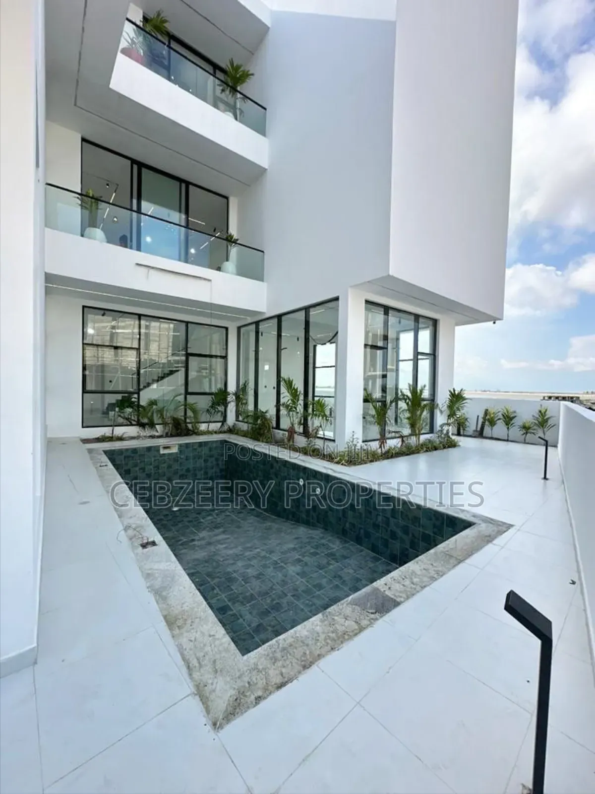 5bdrm Duplex in Osapa london for sale