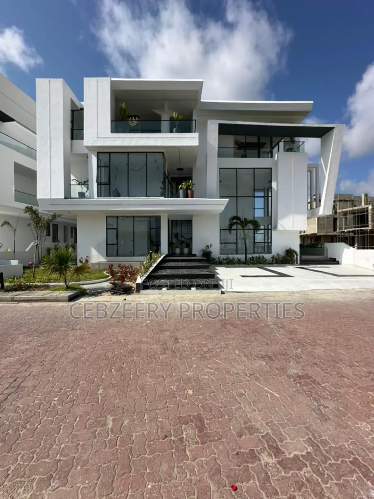 5bdrm Duplex in Osapa london for sale