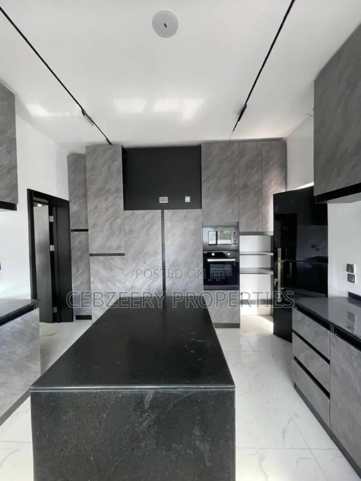 5bdrm Duplex in Lekki Phase 1 for sale