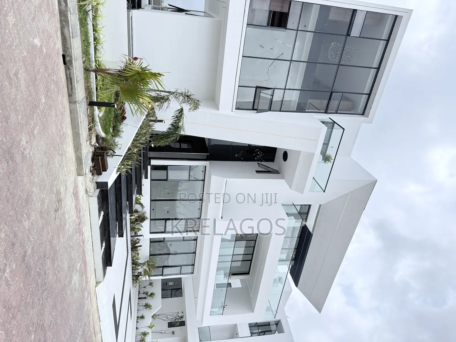 5bdrm Duplex in Osapa london for sale