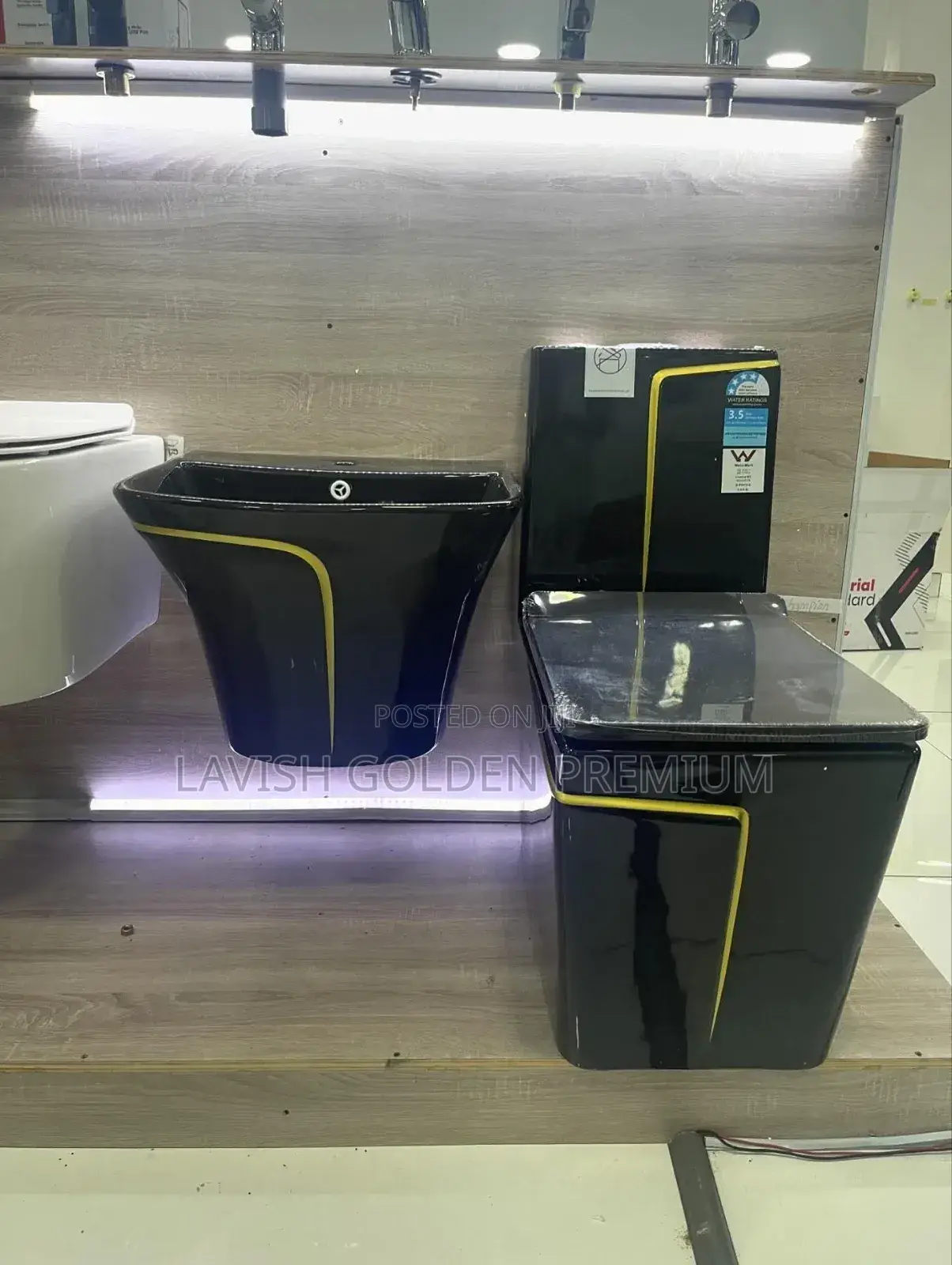 Morden Luxury Toilet Seat Set With Hanging Wash Hand Basin.