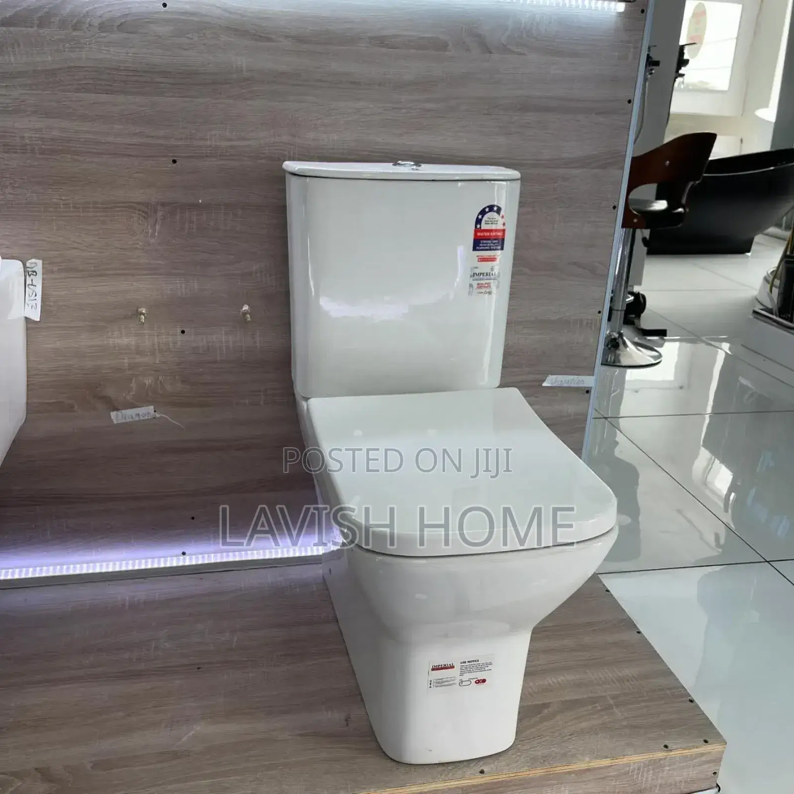 Close Couple Toilet Seat With Wash Hand Basin