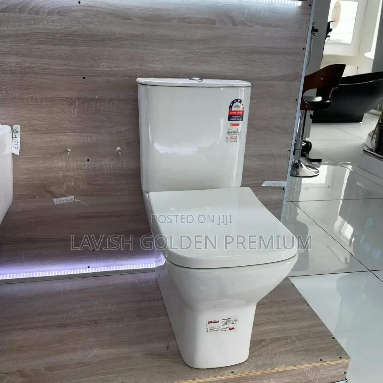 Close Couple Toilet Seat With Wash Hand Basin