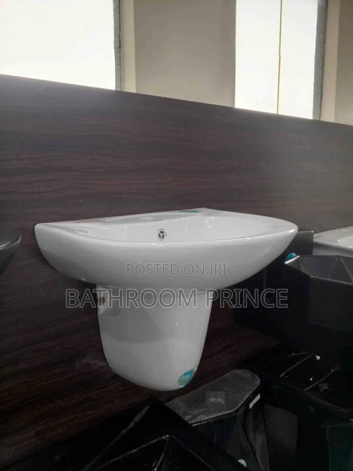Glese White Wall Hung Basin and Pedestal