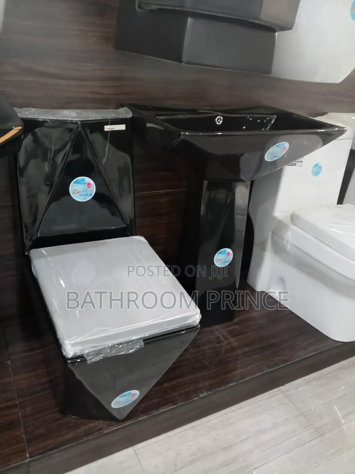 Shining Square Black Surface Water Closet