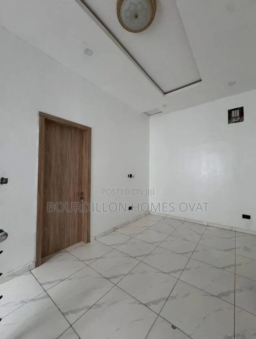 4bdrm Duplex in Ikota for sale