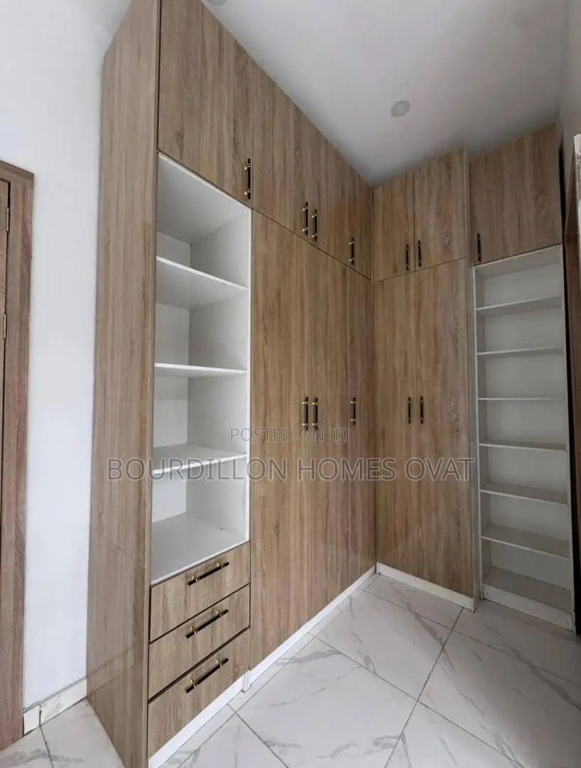 4bdrm Duplex in Ikota for sale