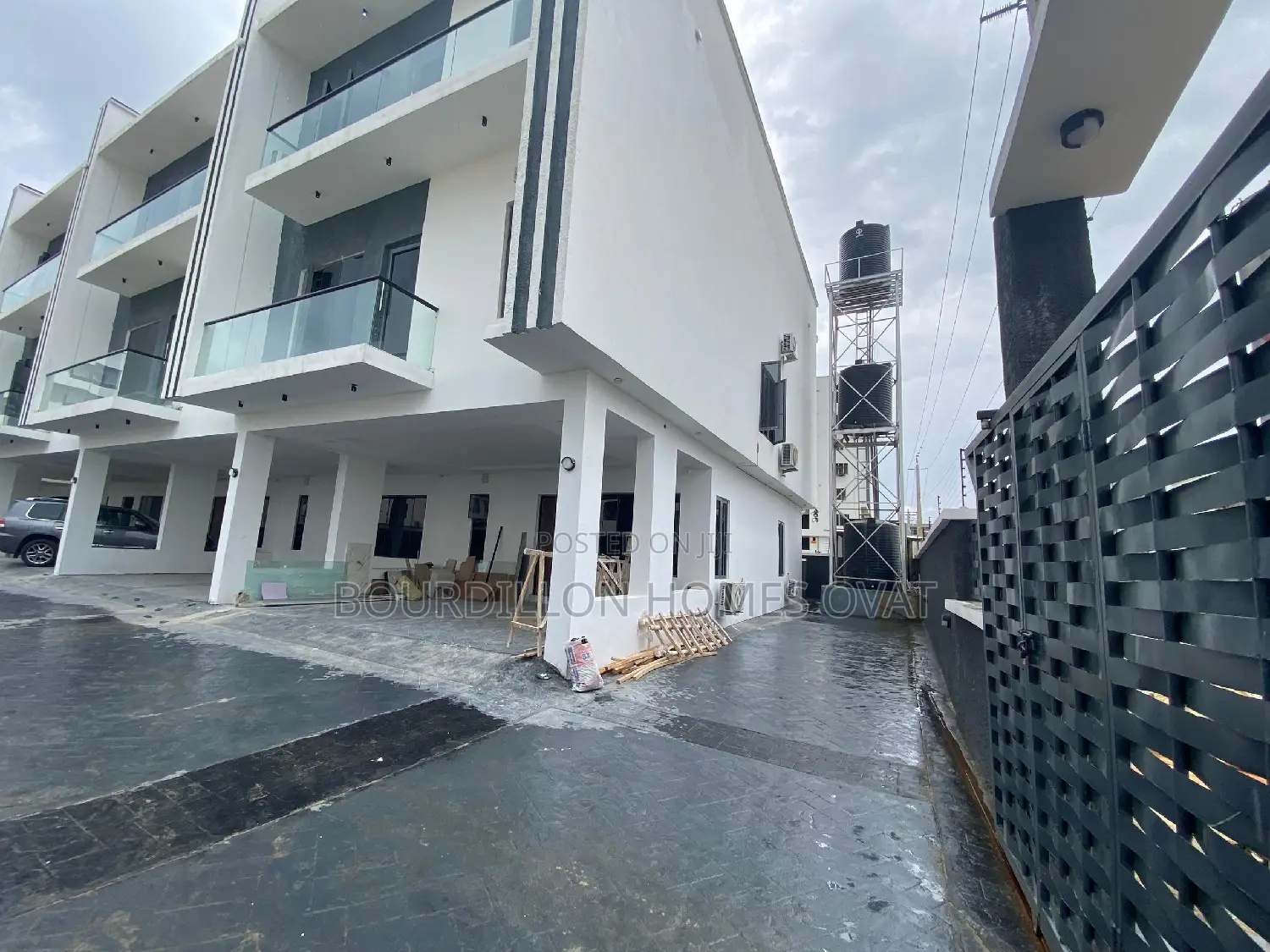 4bdrm Duplex in Ikota for sale