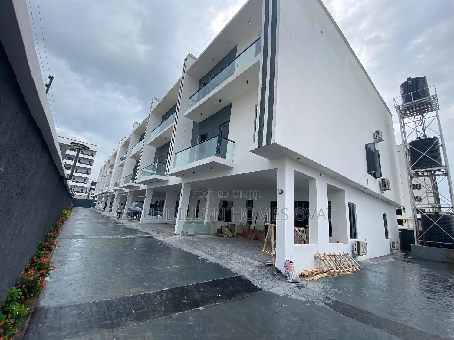 4bdrm Duplex in Ikota for sale