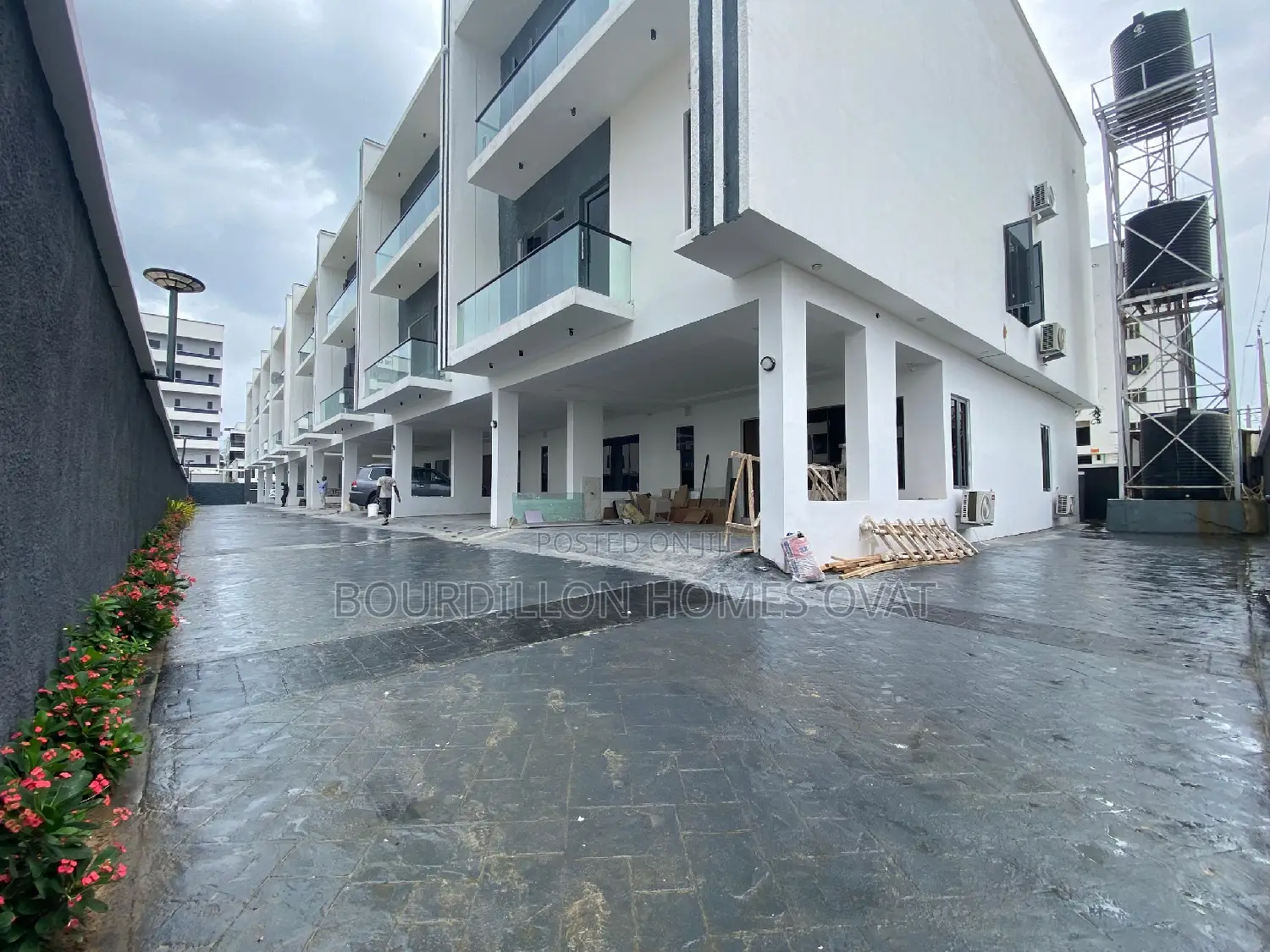 4bdrm Duplex in Ikota for sale