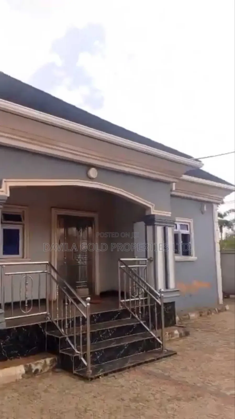 7bdrm Block of Flats in Benin City for sale