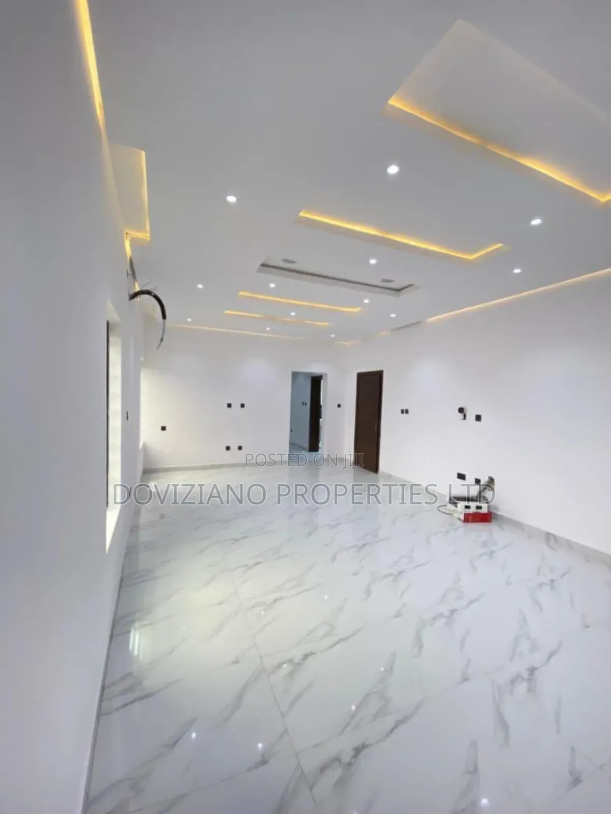 5bdrm Duplex in Ikota for sale