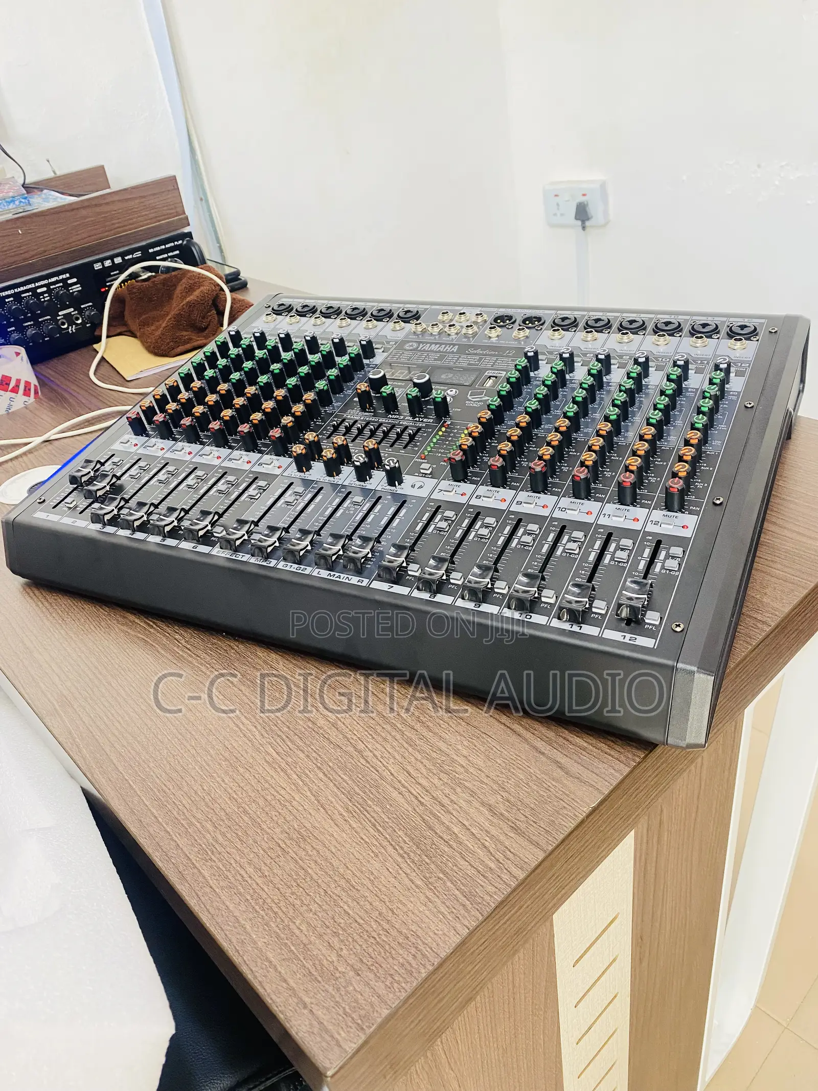 Yamaha 12 Channel Mixer