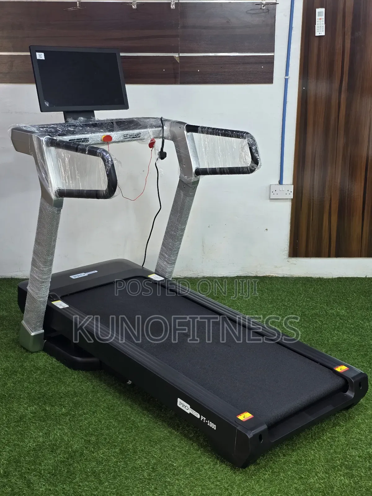 Stop Gym Fees - Pro 5hp Treadmill With 32 Incline - Save Money