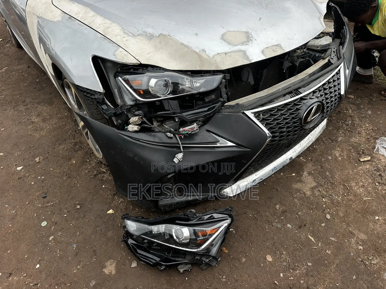 Headlight Is200t 2017-018