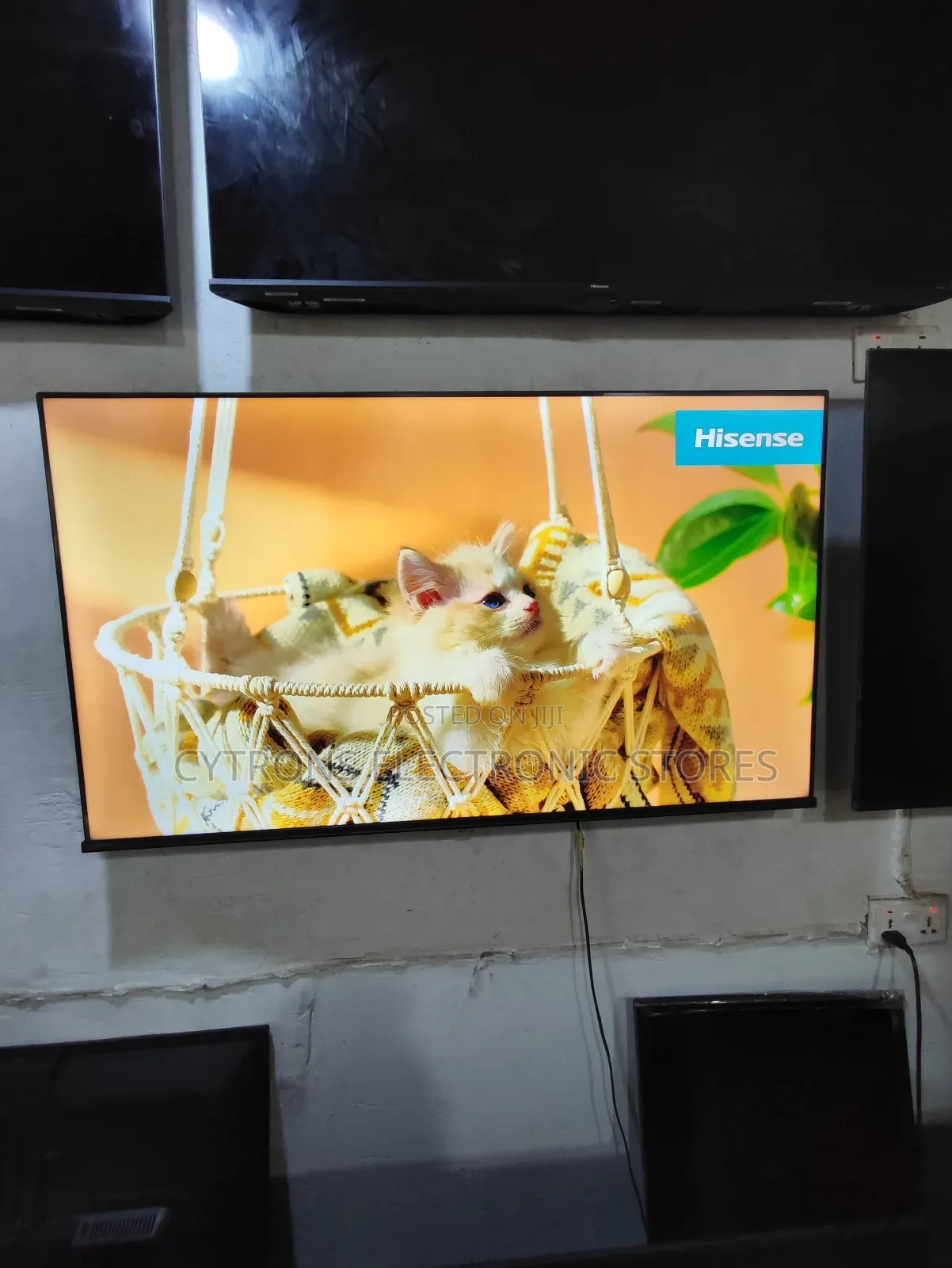Hisense 50" Uhd Smart Tv With Display