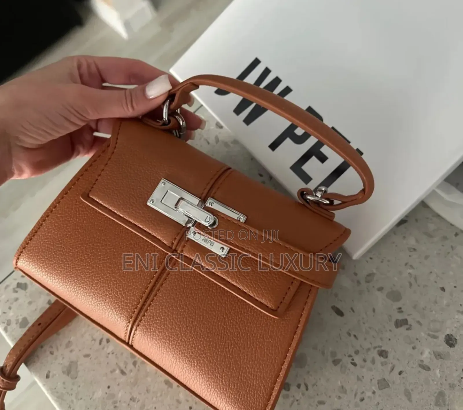 Very Good Quality Luxury Women's Handbags Well Banded