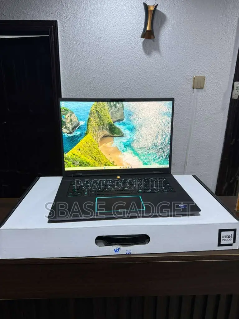 Laptop Dell Alienware M16 R2 32GB Intel Core Ultra 9 SSD 1T