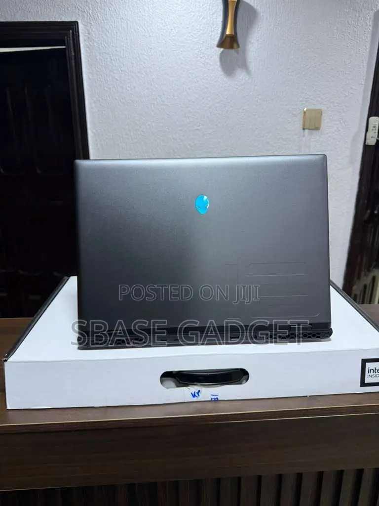 Laptop Dell Alienware M16 R2 32GB Intel Core Ultra 9 SSD 1T