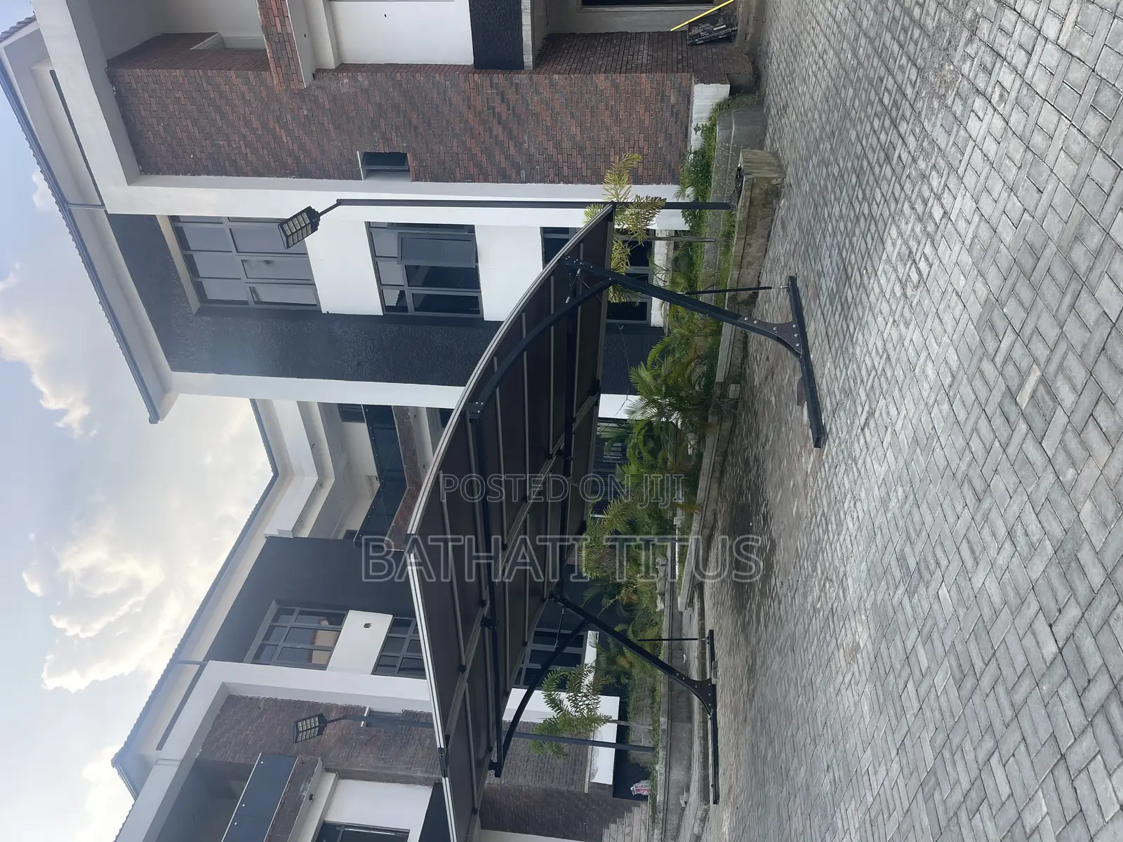 5bdrm Duplex in Life Camp for sale