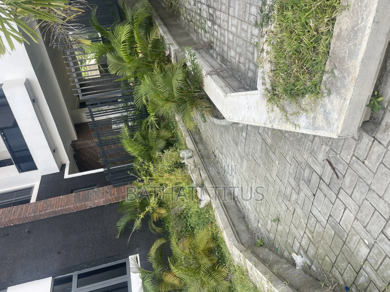 5bdrm Duplex in Life Camp for sale
