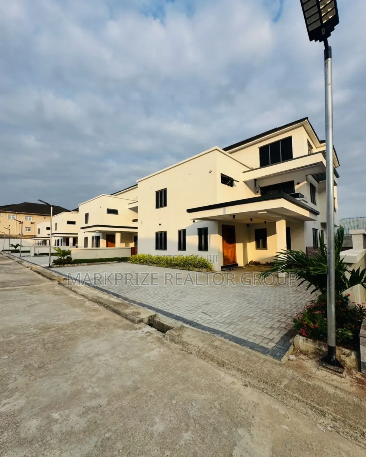 5bdrm Duplex in Ikeja Gra Lagos for sale