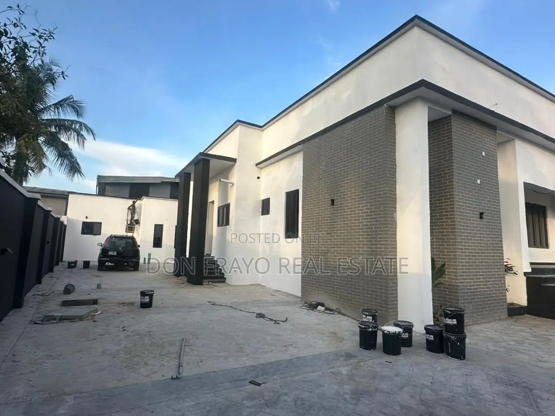 3bdrm Bungalow in Ikolaba Area, Bodija for sale