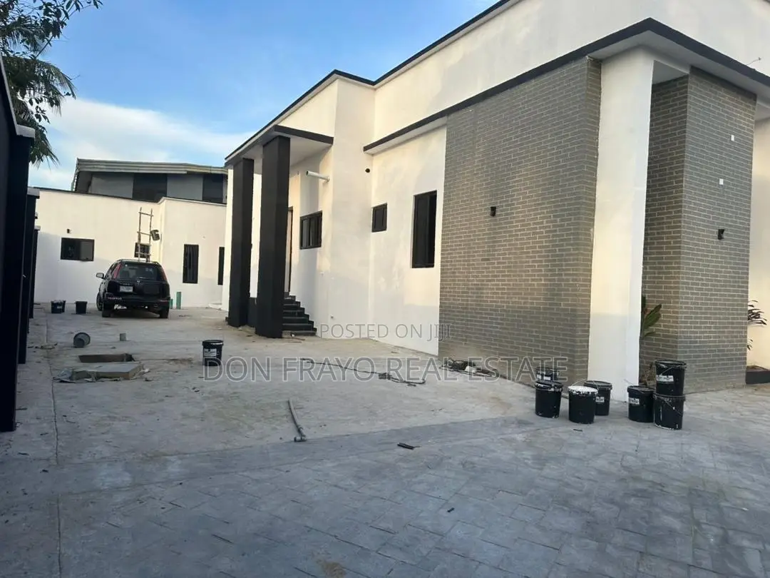 3bdrm Bungalow in Ikolaba Area, Bodija for sale
