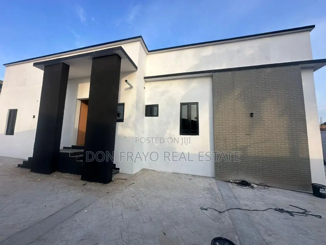 3bdrm Bungalow in Ikolaba Area, Bodija for sale