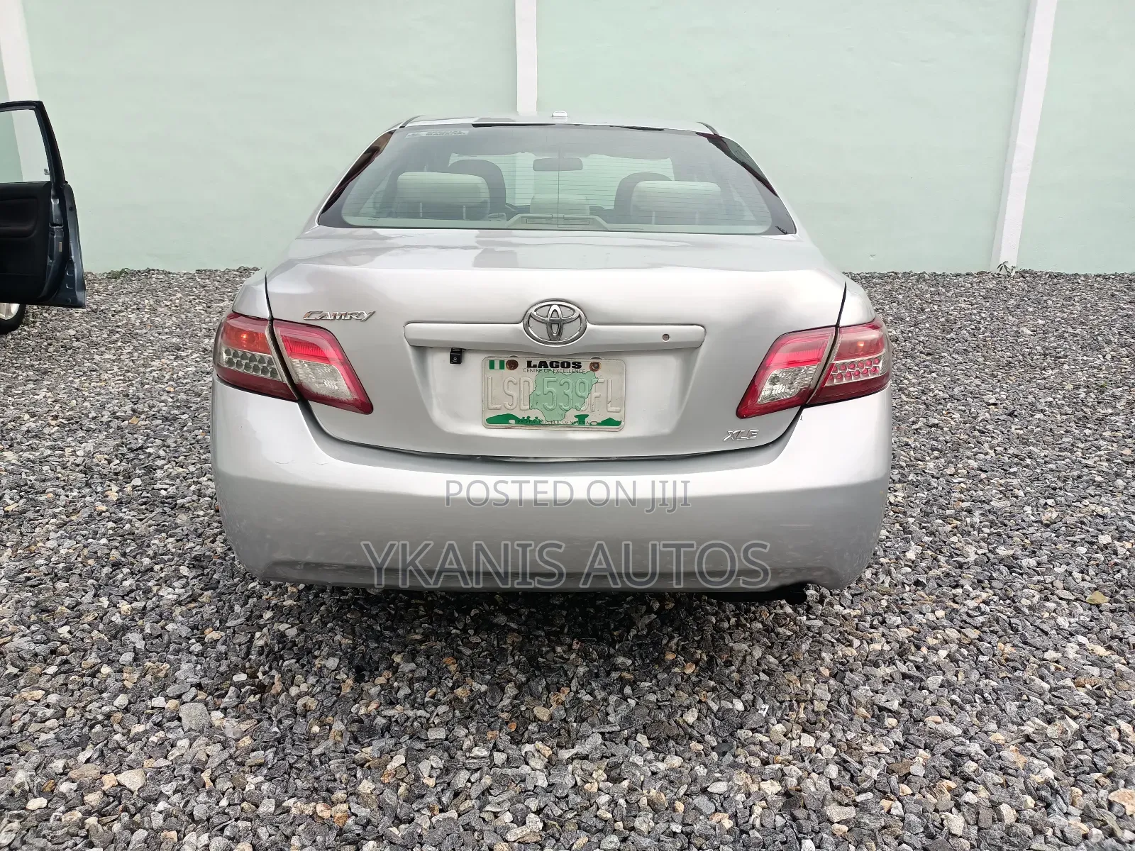 Toyota Camry LE 4dr Sedan (2.5L 4cyl 6A) 2011 Silver