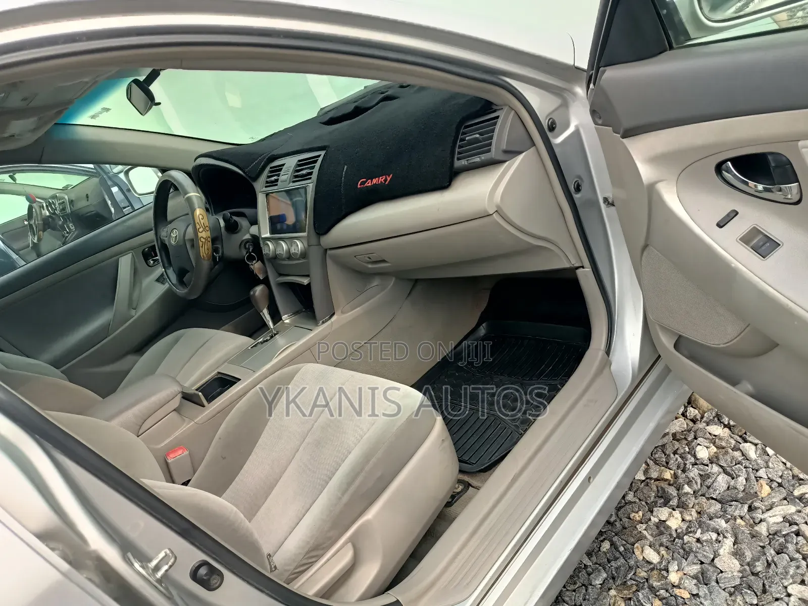 Toyota Camry LE 4dr Sedan (2.5L 4cyl 6A) 2011 Silver