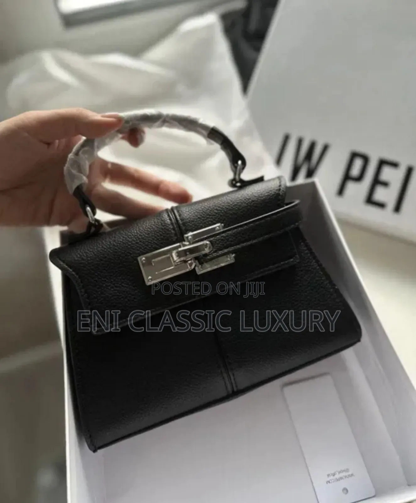 Very Good Quality Luxury Women's Handbags Well Banded