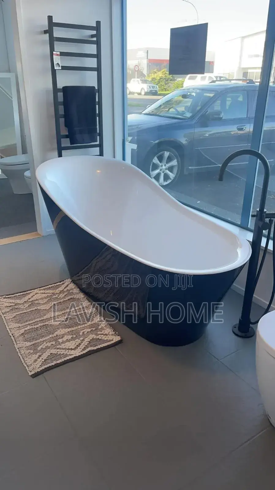 Premium Acrylic Black and White Bathtub
