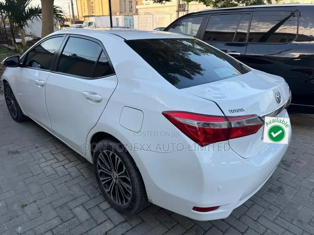 Toyota Corolla LE Premium 4dr Sedan (1.8L 4cyl CVT) 2016 White