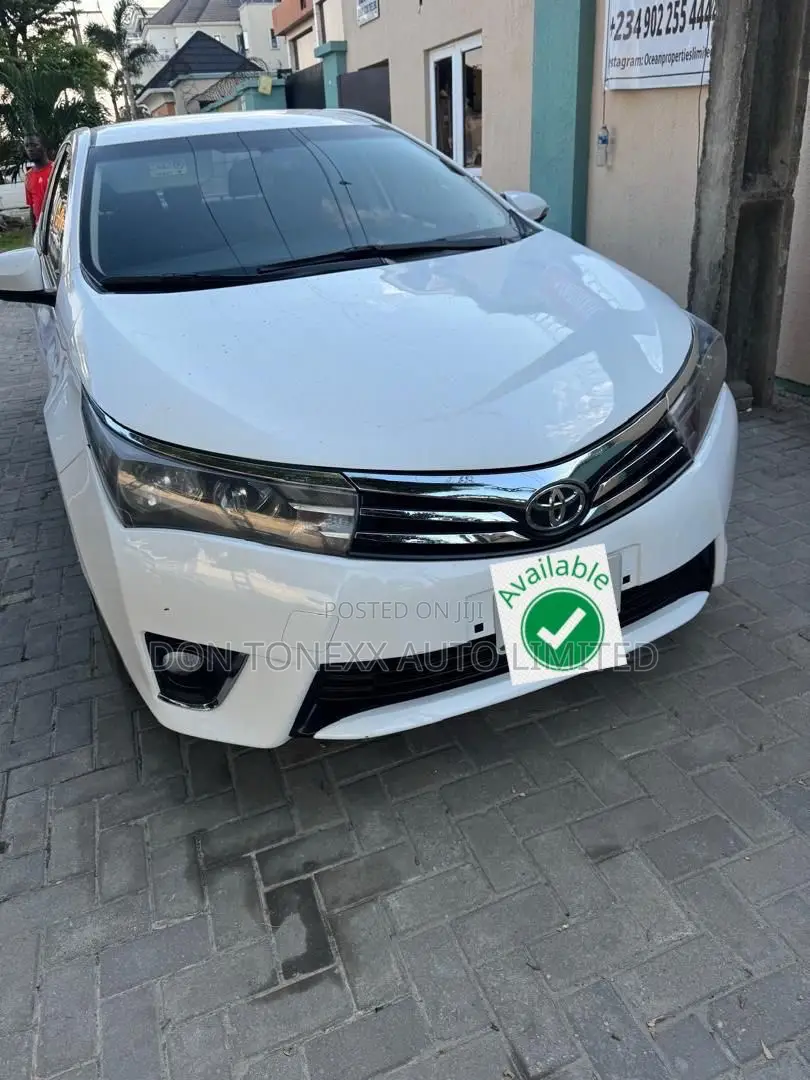 Toyota Corolla LE Premium 4dr Sedan (1.8L 4cyl CVT) 2016 White