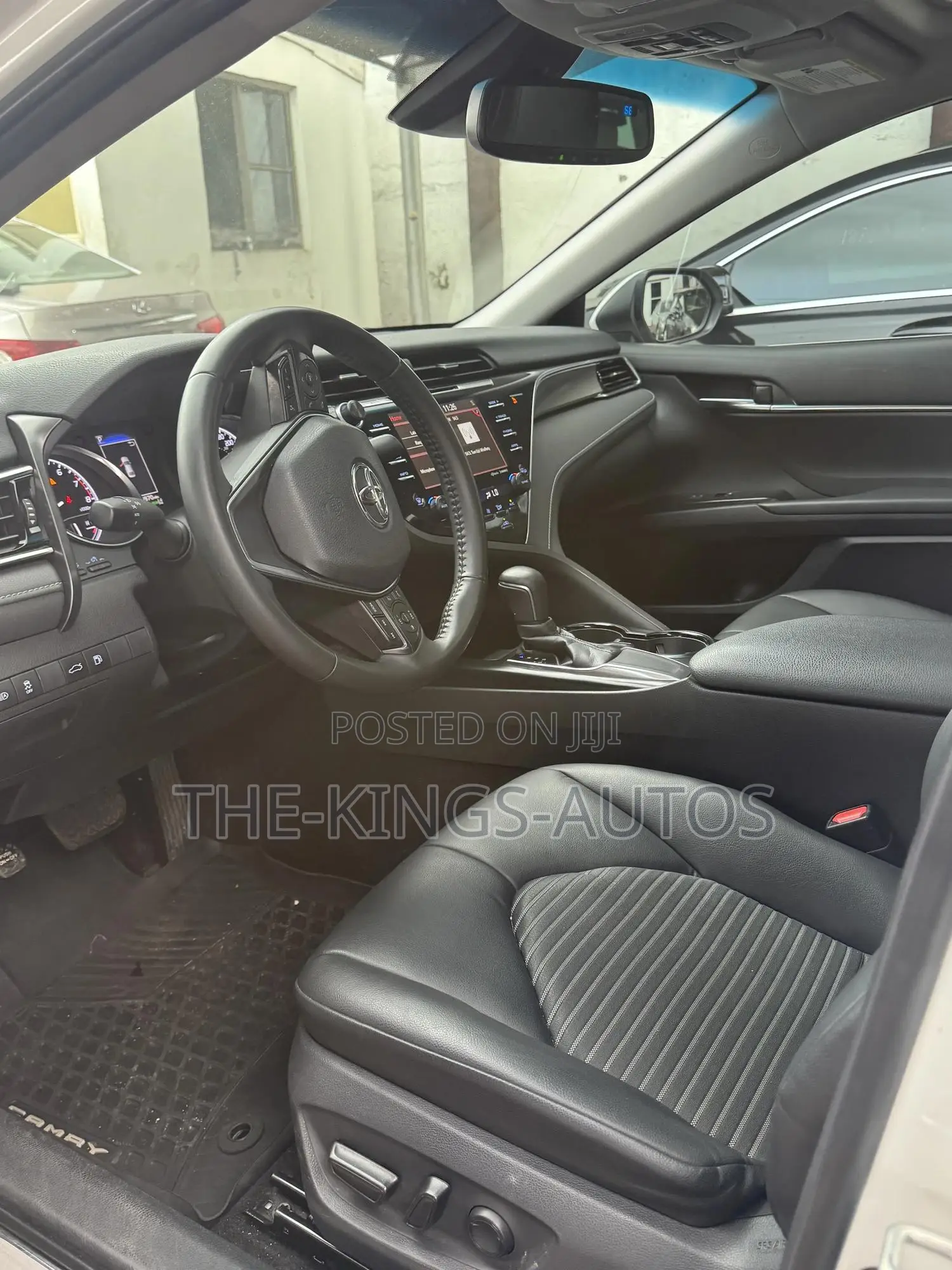 Toyota Camry SE FWD (2.5L 4cyl 8AM) 2018 White